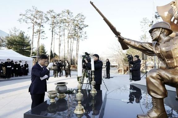 성남시, 시청 공원 현충탑서 새해 참배 행사