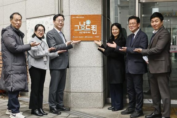 "도움받는 곳에서 쉬는 곳으로"…정명근 화성특례시장, 전국 최초 '그냥드림 온(On) 라운지' 현장 점검