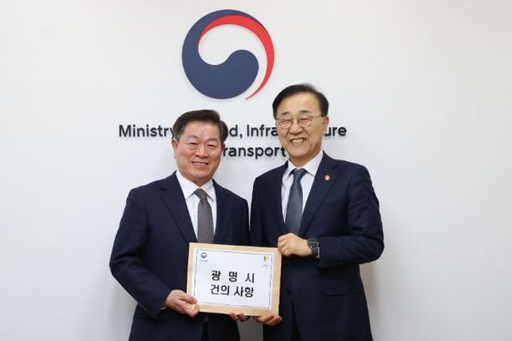 박승원 광명시장, 김윤덕 국토부 장관 만나 “신천~하안~신림선, 재정·민자 가리지 않고 조속히 추진해야” 건의