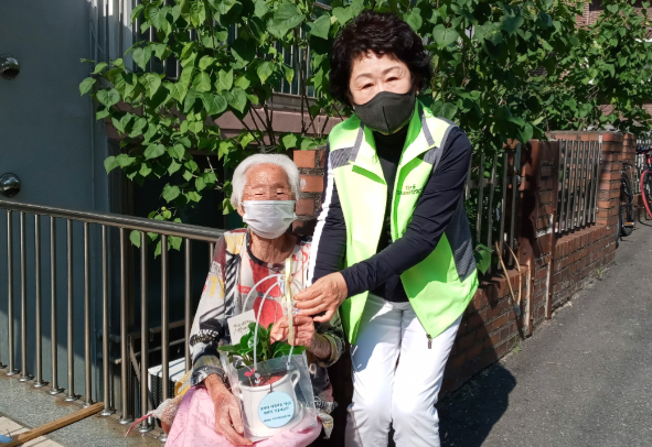 남양주시 다산1동 지역사회보장협의체, 취약계층에 코로나블루 극복을 위한 반려식물 지원