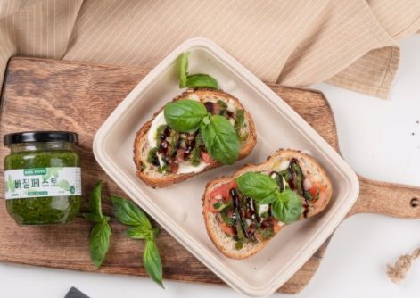 바질을 더한 브루스케타(Bruschetta)의 모습 ⓒ타임즈