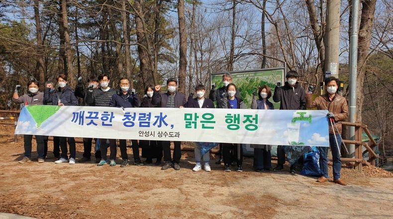 안성시 상수도과 비봉산 약수터 정화활동 ⓒ타임즈