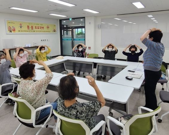 만성질환 1인 가구, '건강돌봄·마음돌봄' 함께해요 시흥시 중부건강생활지원센터, '봄봄프로젝트' 운영