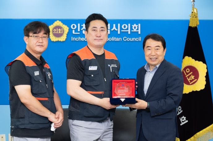 인천시의회 신은호 의장, 지엠테크니컬센터코리아로부터 감사패