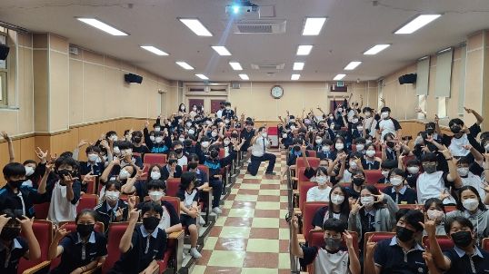 신갈청소년문화의집 ‘드림스케치북’ 동백중학교 작가 진로 특강