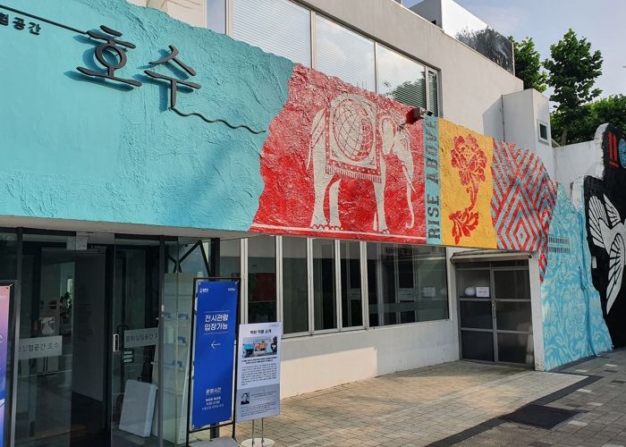 송파구 석촌호수에 가면, 셰퍼드페어리의 그래피티 작품 볼 수 있다