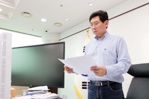 넥타이 푼 이상일 용인특례시장, 유연한 조직문화 조성 솔선