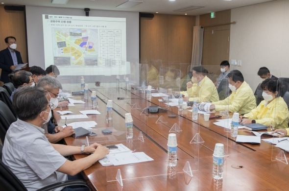 인천시의회 건설교통위원회, 용현·학익 1블록 도시개발사업 현장 방문