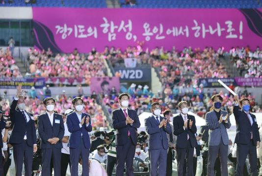 이상일 용인특례시장 등 내빈들이 대회 개회식을 관람하고 있다. ⓒ타임즈