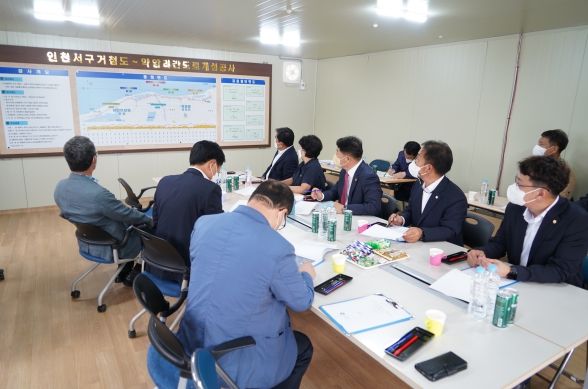 인천시의회 건설교통위원회 인천서구 거첨도~약암리간 도로개설공사 현장 방문