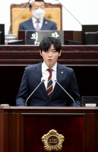 인천광역시의회 행정안전위원회 소속 김용희(국·연수2) 의원