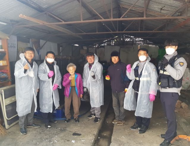 광주시 도척면 행정복지센터, 홀몸 어르신에게 따뜻한 연탄 나눔