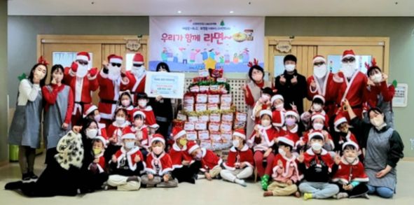 안성시노인복지관, 삼정어린이집으로부터 ‘우리가 함께 라면’ 트리 기부받아