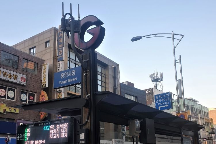 용인중앙시장 인근 버스정류장에 설치되어 있는 무료 공공와이파이