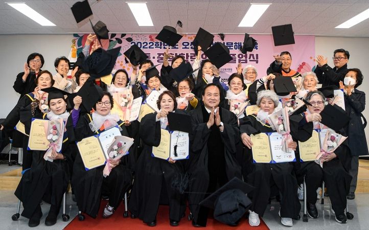 2022학년도 오산시 성인문해교육 초등 ‧ 중학 학력인정 졸업식 성료