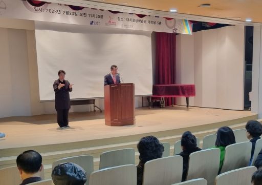 지난 23일 ‘강남구 장애인궁도연맹’ 창립총회에서 강남구의회 김형대 의장이 축사를 하고 있다.