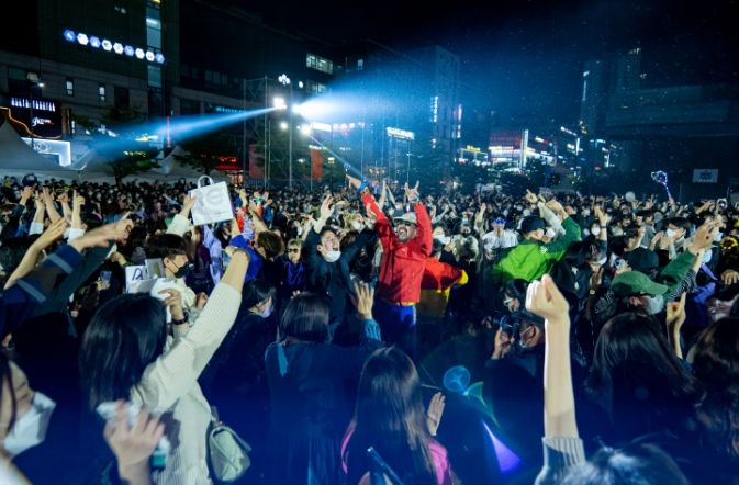 제18회 안산국제거리극축제 개막프로그램 ‘개나리 춤 필 무렵’ Ⓒ안산문화재단 ⓒ타임즈