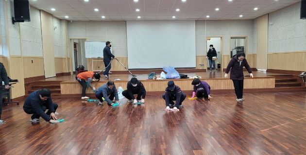 안성시 보개면 주민자치위원회, 주민자치센터 봄맞이 대청소 실시