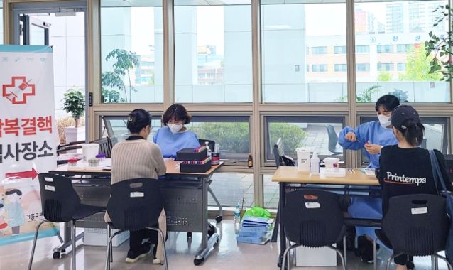기흥구보건소에서 잠복결핵감염 검사를 하고 있는 모습