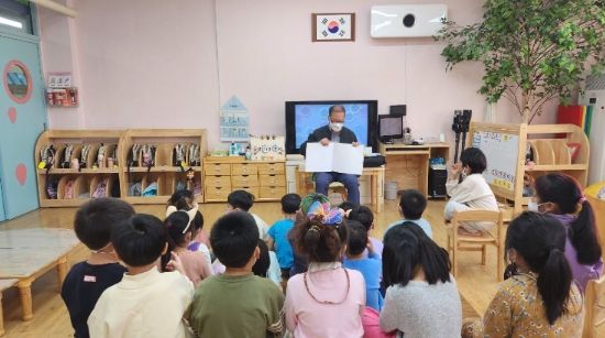 안성시 도서관, 책 읽어주는 어르신 ‘경기은빛독서나눔이’ 운영