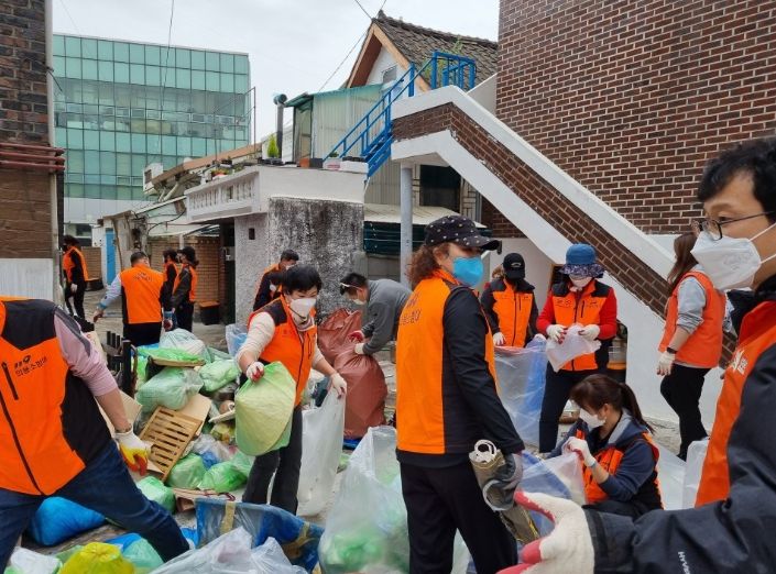 광주시 경안동행정복지센터 민·관협력으로 저장강박증 독거노인 주거환경 개선사업 실시