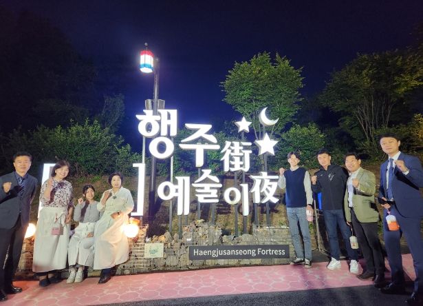 (왼쪽부터)이종덕,신인선,천승아,고부미,최성원,김희섭,김운남,최규진의원