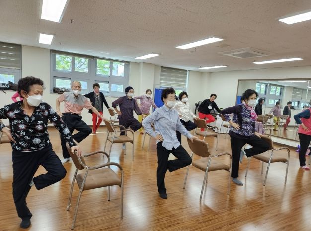 안성시노인복지관, 80대를 위한 '건강백세 운동교실' 운영
