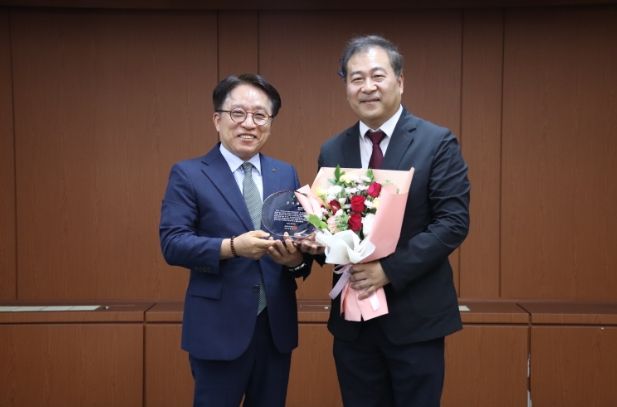 미르스타디움 업체 감사패 수여