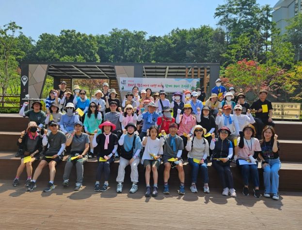19일 기흥구보건소가 진행한 '모바일 헬스케어' 참가자 대상 미션행사에 참여한 시민들의 모습