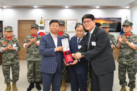 신상진 성남시장, 대한민국 상이군경회서 감사패 받아