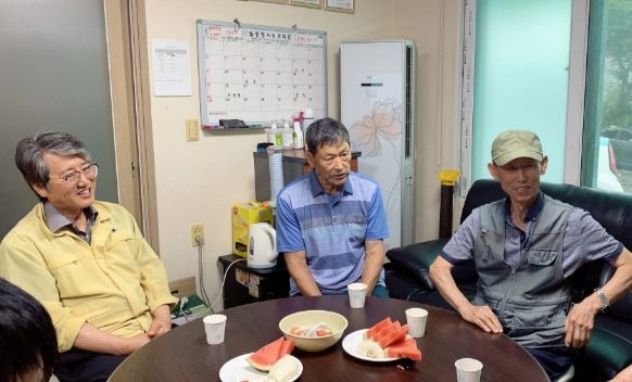 동두천시 상패동, 초복 맞아 경로당 11개소에 제철과일 전달