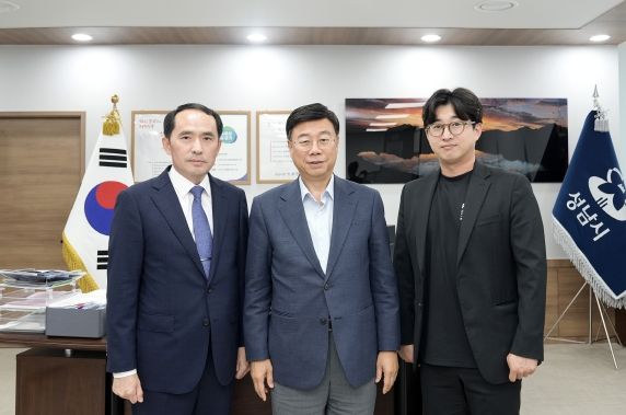 좌로부터 최원일 전 천암함장 신상진 성남시장 전준영 전 천암함장병