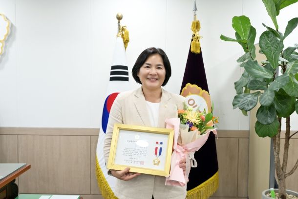 윤순옥 양평군의회 의장, 대한민국지방의정봉사상 수상