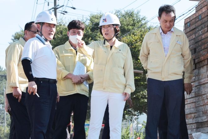 김보라 안성시장, 6호 태풍 '카눈' 대비 긴급 현장점검