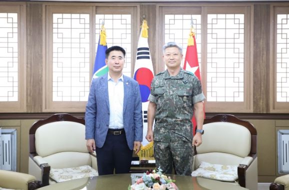 오산시의회 성길용 의장 제51사단 위문 방문