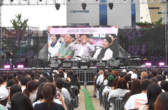 신상진 성남시장, 시민 4천여 명과 한 여름밤 무더위 ‘2023피크닉콘서트’로 싹 날려