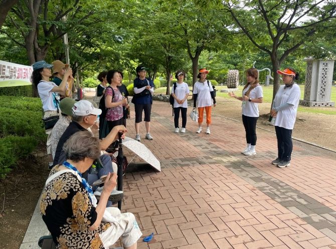 고양시대화노인종합복지관, 어르신 대상 마을 숲 프로그램 운영