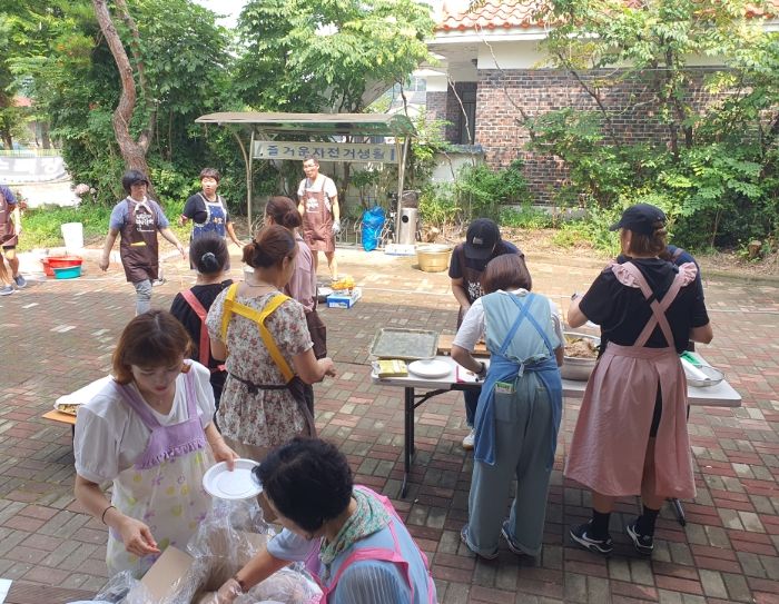 동두천자원봉사센터 한마음가족봉사단, 경로당 어르신 식사대접