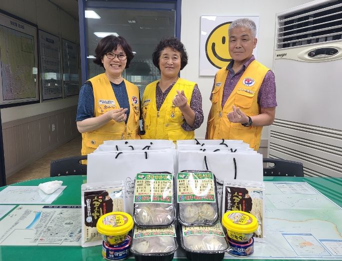 동두천시 엔젤봉사회, 고령의 어르신 가구에 착한식당 후원식품 전달