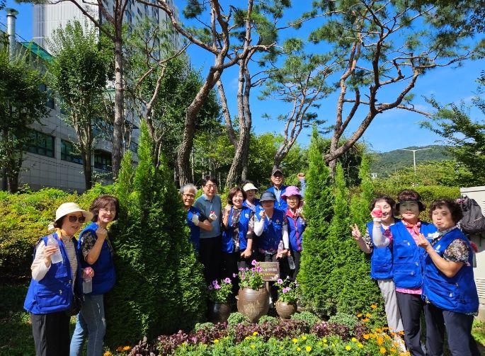 구리시 교문2동, 기간단체와 함께 가을맞이 '게릴라 가드닝' 실시