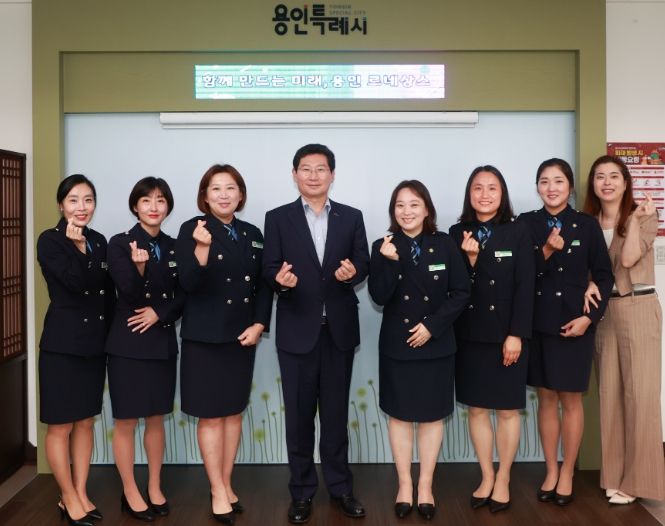 이상일 용인특례시장이 지난 5일 용인 서부녹색어머니회(회장 손민영) 회원들과 어린이 교통안전 개선 간담회를 가졌다