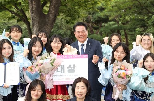 안양시, 청년의 날에 ‘2023 청년친화헌정대상 종합대상’ 받아4번째 청년친화 우수기관 선정 영예…지역 청년들과 수상 기쁨 나눠