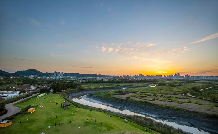 시흥갯골축제 모인 시민들 “가을 갯골 매력 듬뿍 느껴요”(1) ⓒ타임즈