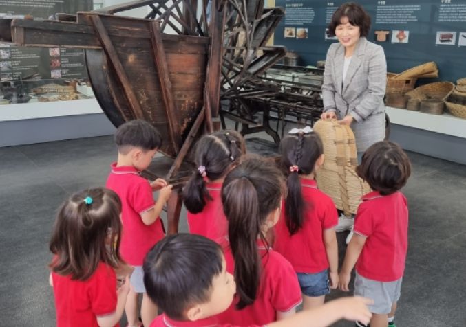 토탄농경유물전시관 견학