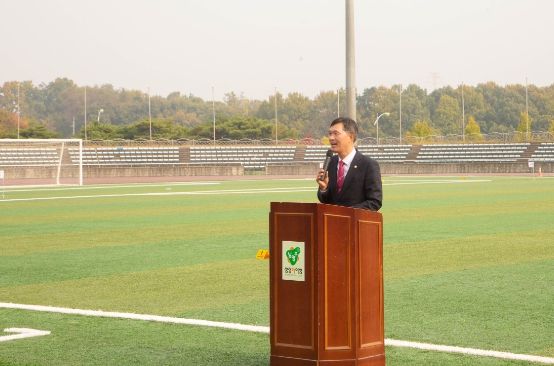 남양주시의회 김현택의장이 그라운드 골프대회에 참석해 축사를 했다.