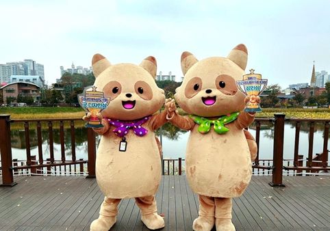 구리시 상권 캐릭터 ‘와구리’가 제6회 우리동네캐릭터대상 2관왕(굿디자인상, 장려상)을 수상하였다.