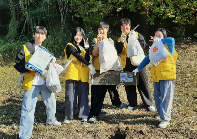 성남시청소년재단, 청년봉사단 이색 탄천 플로깅 봉사 ‘탄천 그린웨이브’마쳐