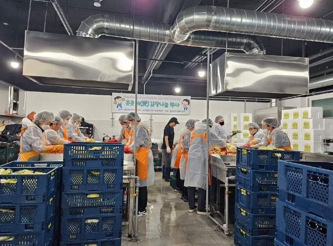 큰사랑노인복지센터 온누리봉사단, 동두천시 생연2동 취약계층 이웃 위해 김장 김치 후원