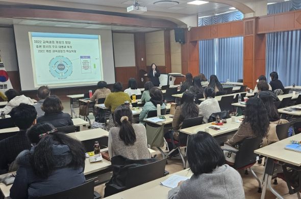 안성교육지원청, 함께 읽고 토론하는 '독서성장'연수 운영