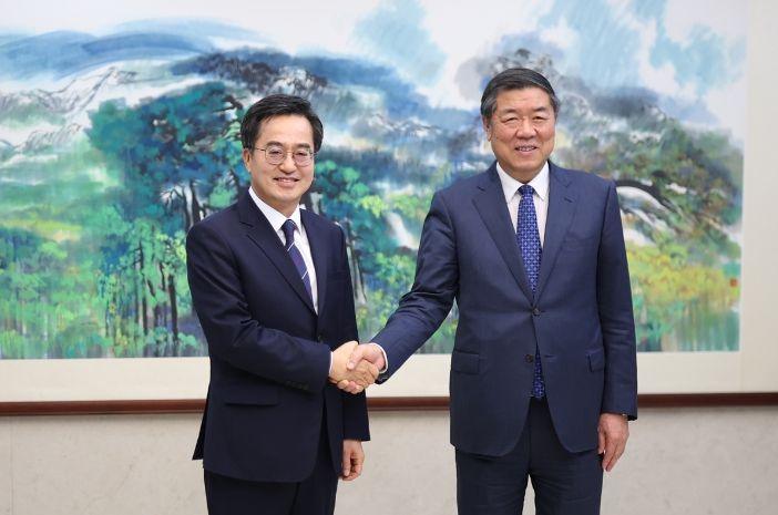 11월 2일 중국 베이징에서 허리펑 중국공산당 정치국위원 겸 중국 국무원 부총리 면담